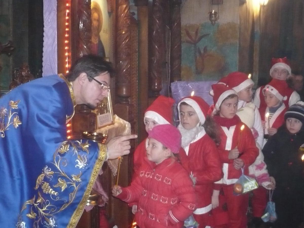 Impărtăşirea Copiilor de Crăciun